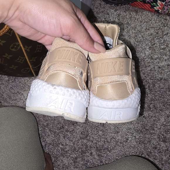 Nike Air Huarache Run
Rose Gold - Picture 3 of 5